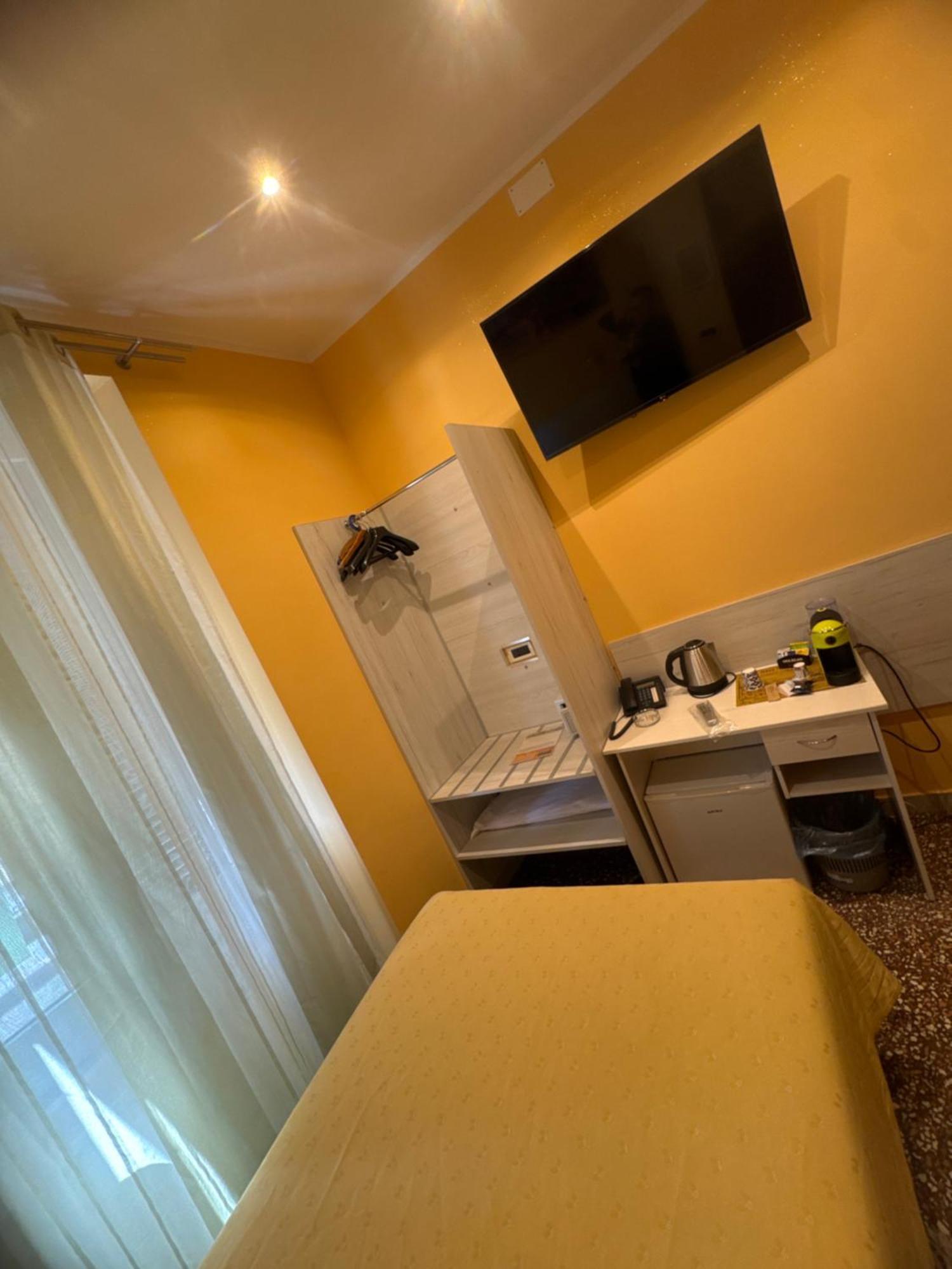 Albergo Parigi Genoa Bagian luar foto